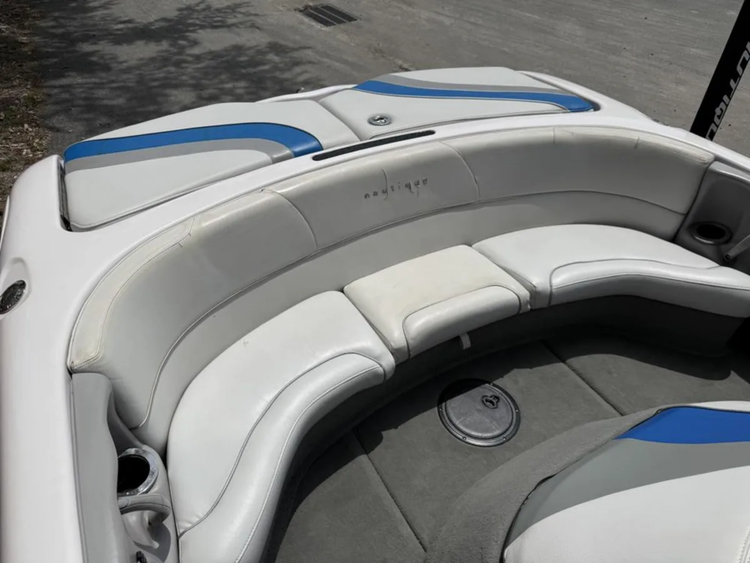 2005 Air Nautique 216