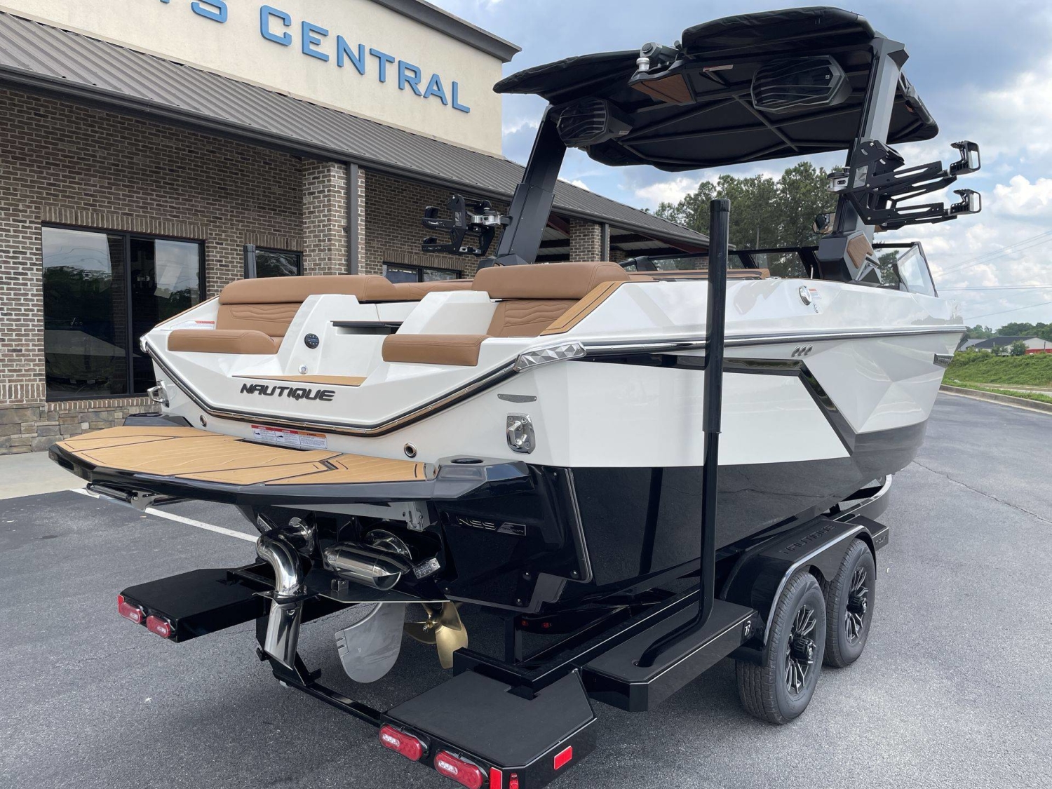 2026 Nautique G23