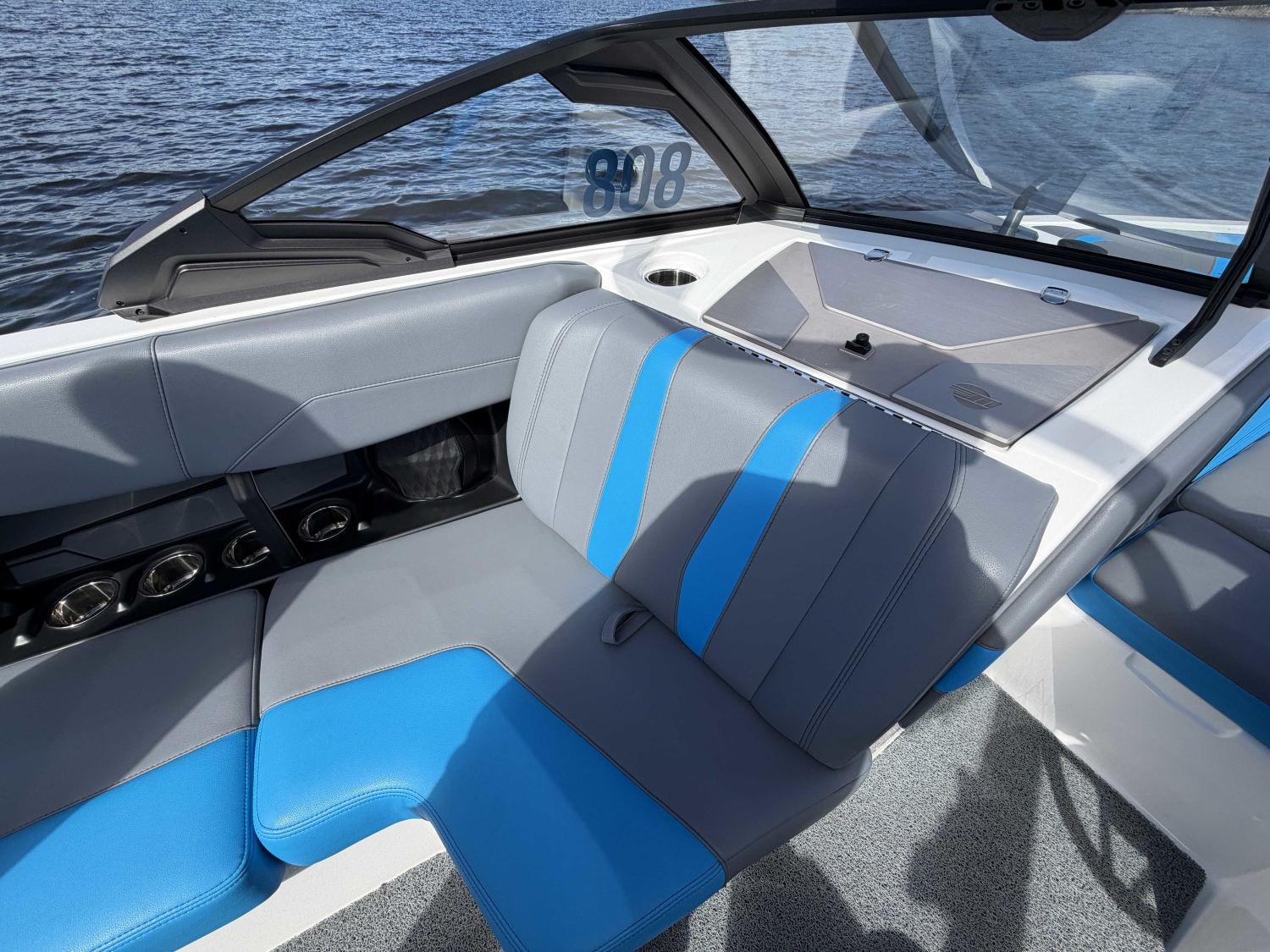 2025 Malibu 22 LSV