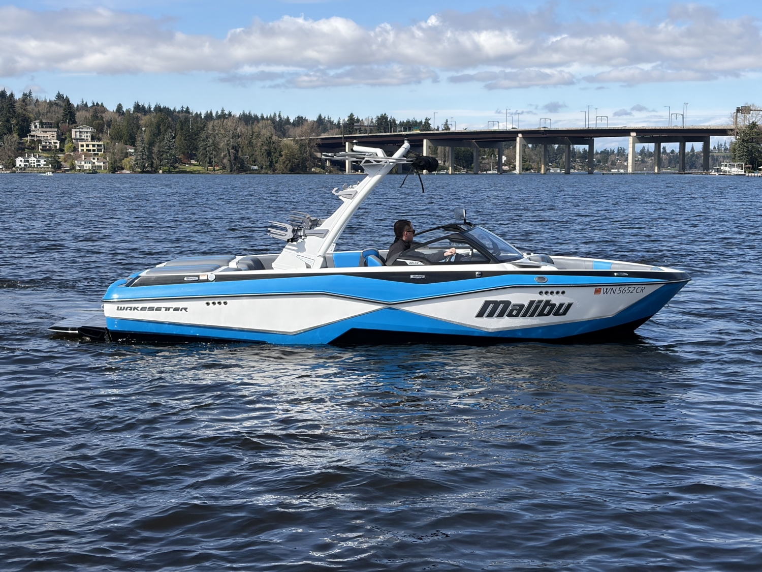 2025 Malibu 22 LSV