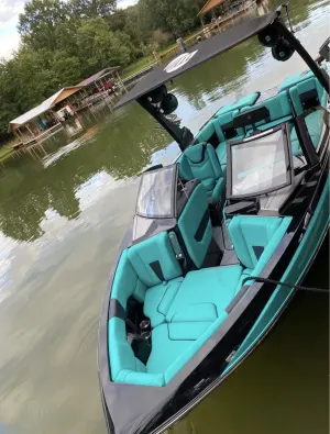 2022 Malibu Boats Wakesetter 23 LSV Icon