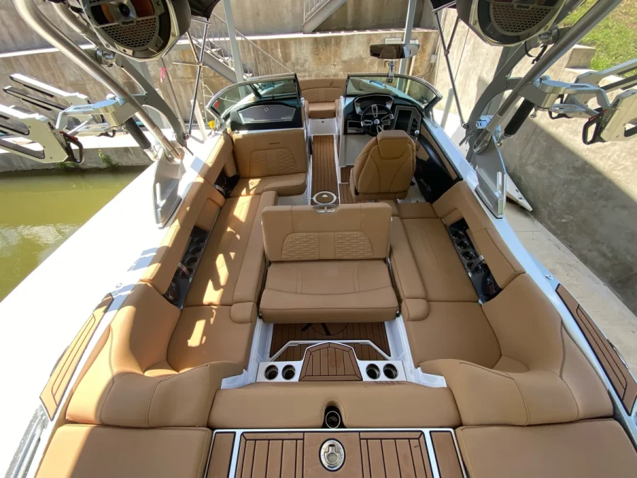 2021-mastercraft-x22-137159-image8.webp