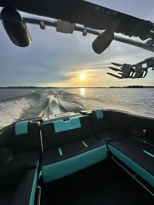 2020-mastercraft-x22-137185-image4.webp
