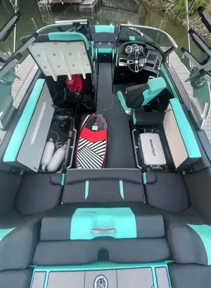 2020-mastercraft-x22-137185-image6.webp