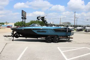 2023-malibu-wakesetter-24-mxz-137204-image4.webp