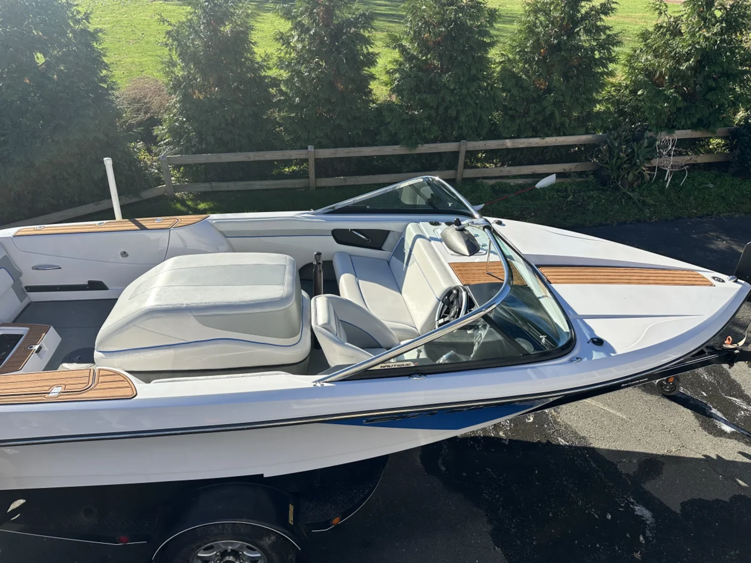 2011 Ski Nautique 200CB with 700 hours