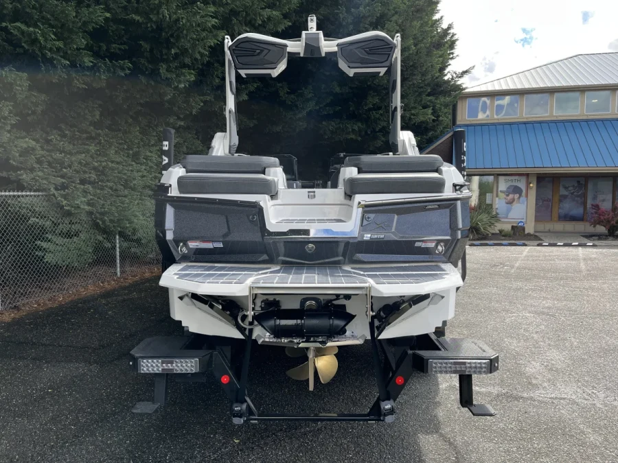 2027-mastercraft-x23-137245-image3.webp