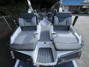 2027-mastercraft-x23-137245-image5.webp