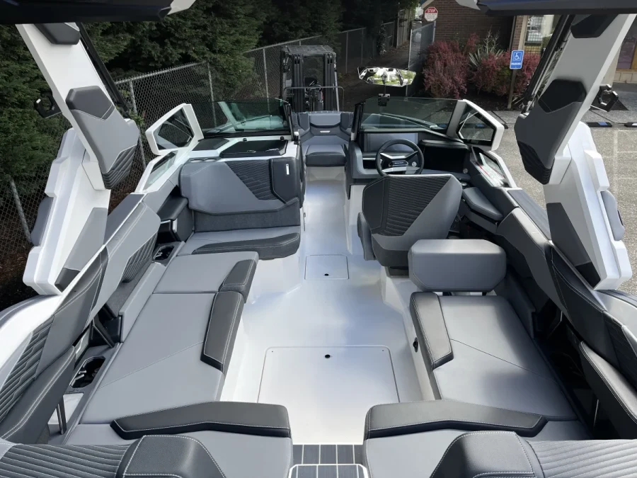 2027-mastercraft-x23-137245-image6.webp