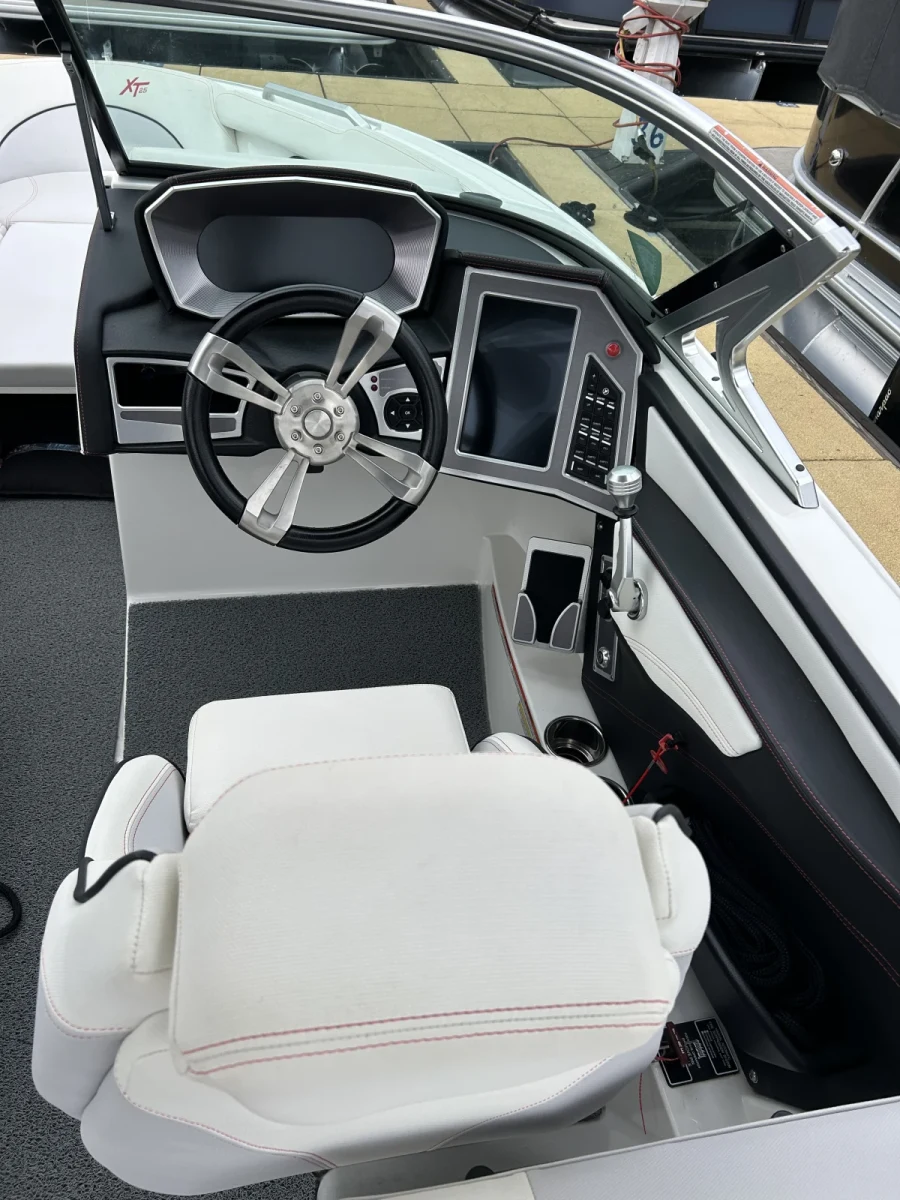 2018-mastercraft-xt25-137285-image7.webp