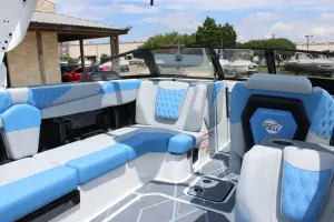2026-malibu-m242-137368-image14.webp