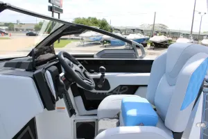 2026-malibu-m242-137368-image16.webp