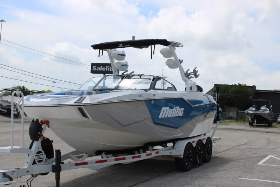 2026-malibu-m242-137368-image3.webp