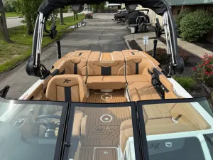 2026-mastercraft-xt22-137417-image1.webp