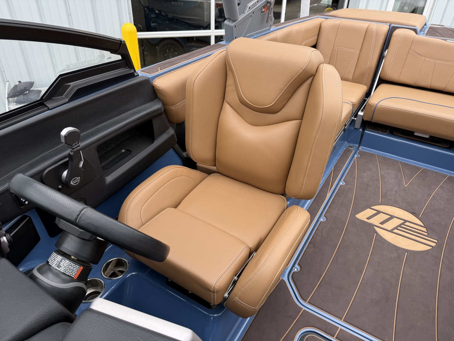 2022 Malibu 23 LSV