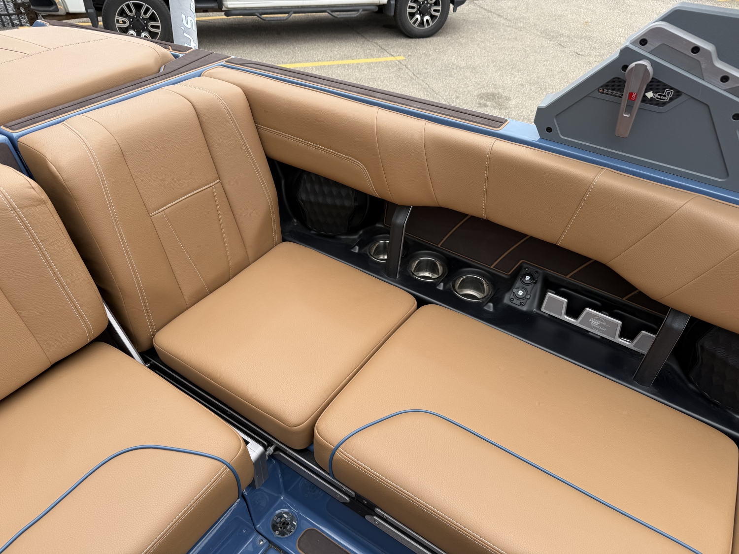 2022 Malibu 23 LSV