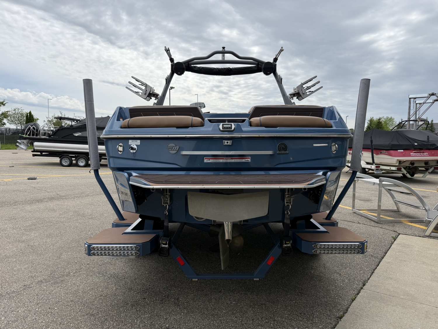 2022 Malibu 23 LSV