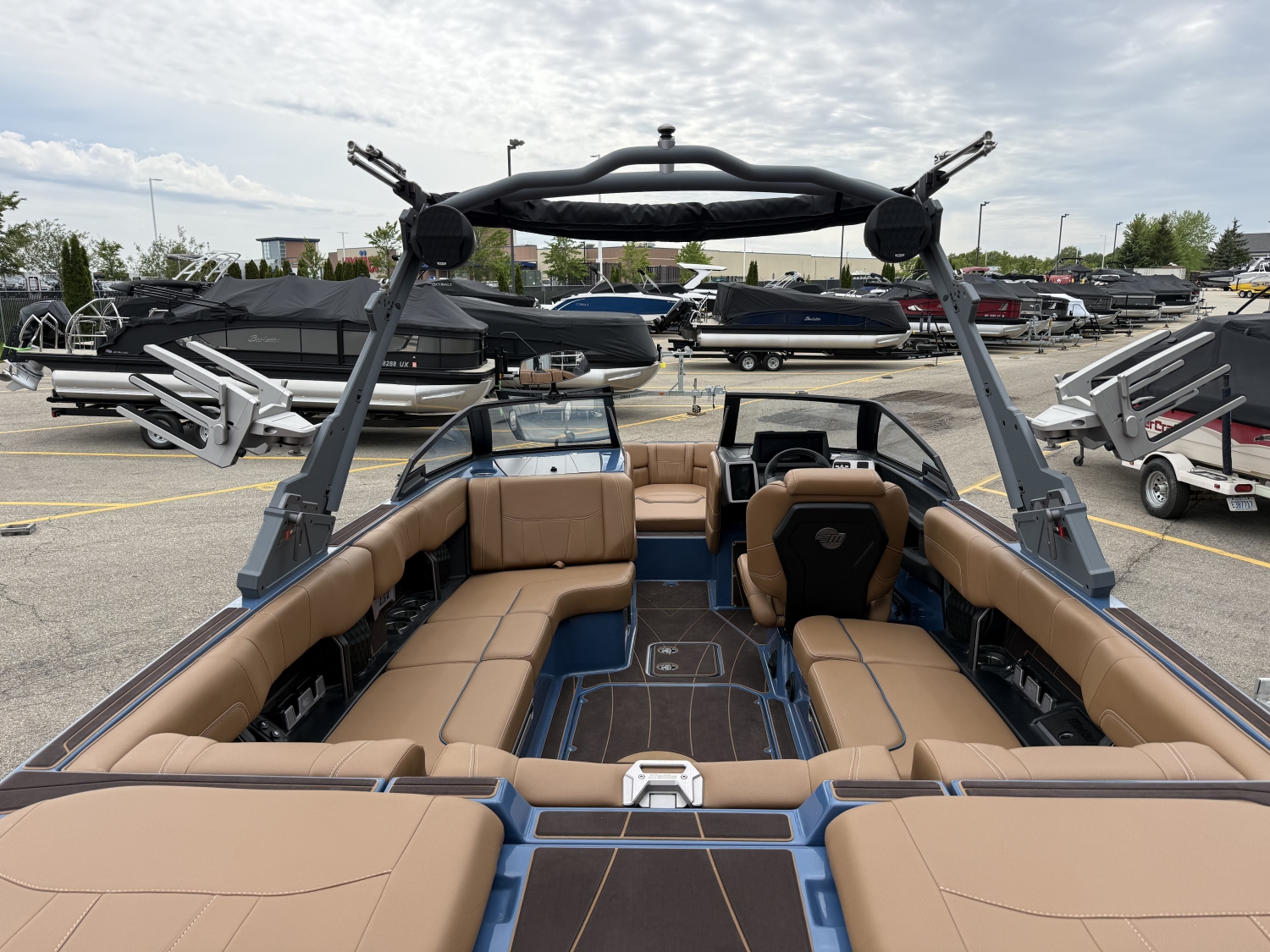 2022 Malibu 23 LSV