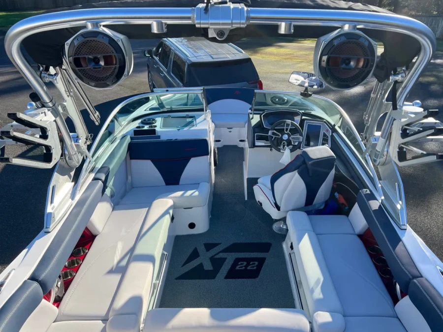 2021-mastercraft-xt22-137443-image5.webp