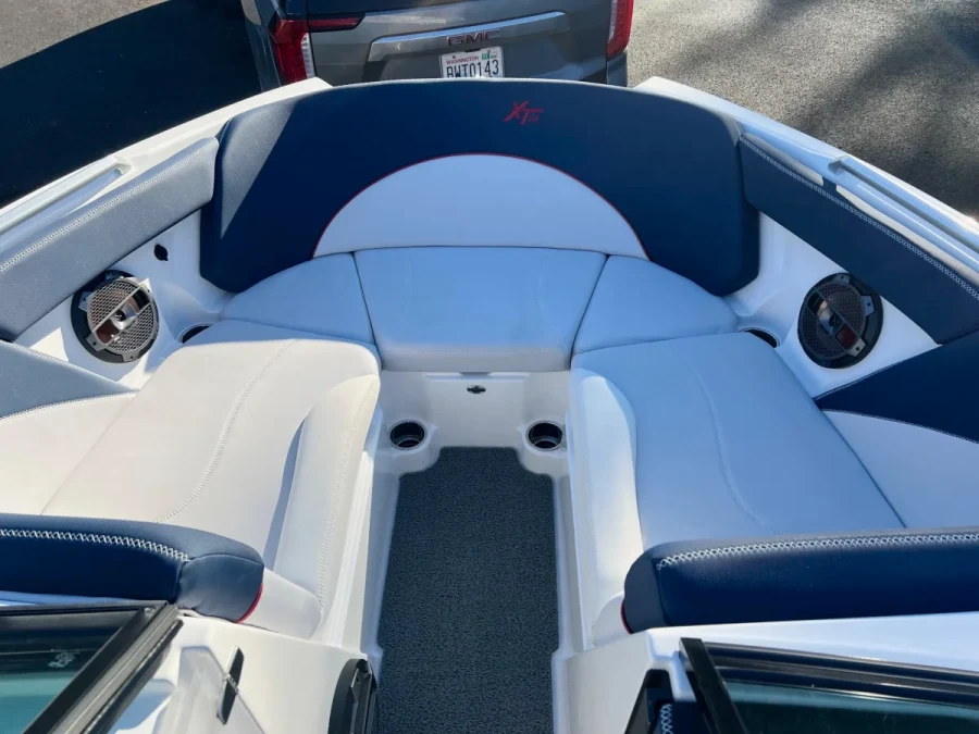 2021-mastercraft-xt22-137443-image9.webp
