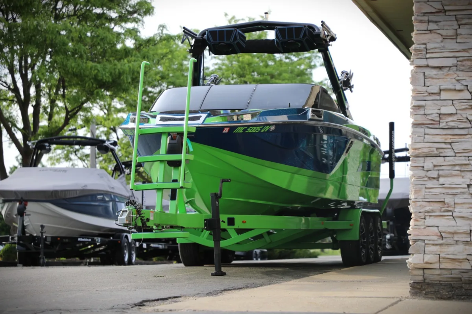 2022 Centurion Ri265 - Stern Thruster - 250 Hours 