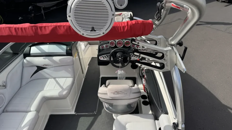 2006-mastercraft-x2-137468-image8.webp