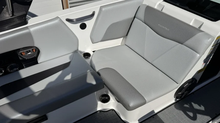 2020-mastercraft-nxt20-137472-image2.webp