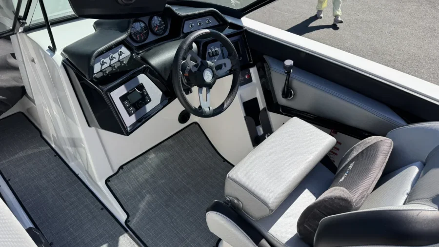 2020-mastercraft-nxt20-137472-image4.webp