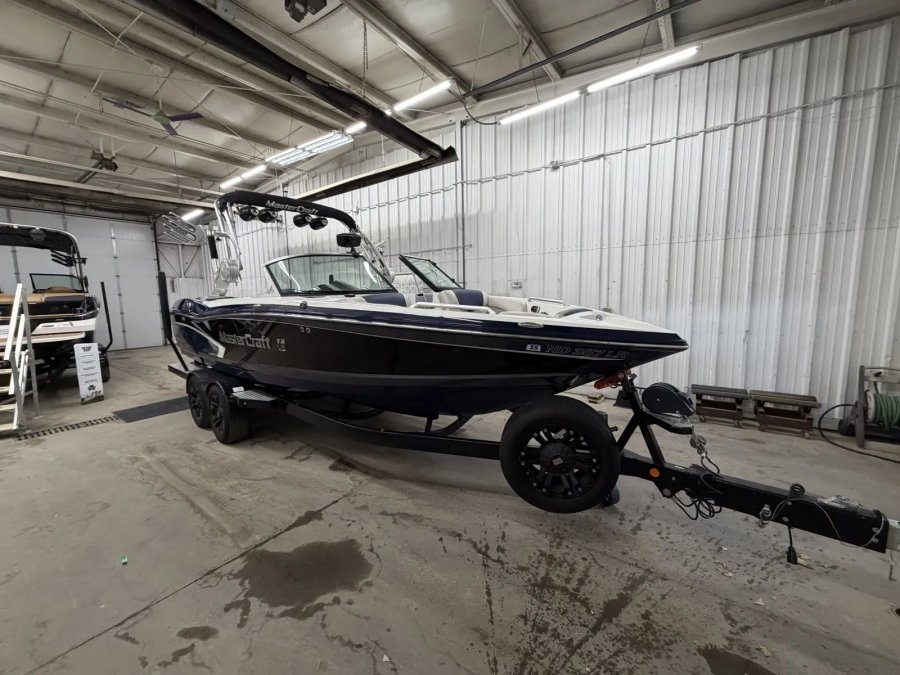 2015-mastercraft-maristar-230-137518-image2