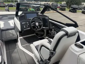 2024 Supra SE550 Icon