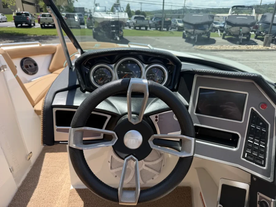 2020-mastercraft-xt25-137571-image1.webp