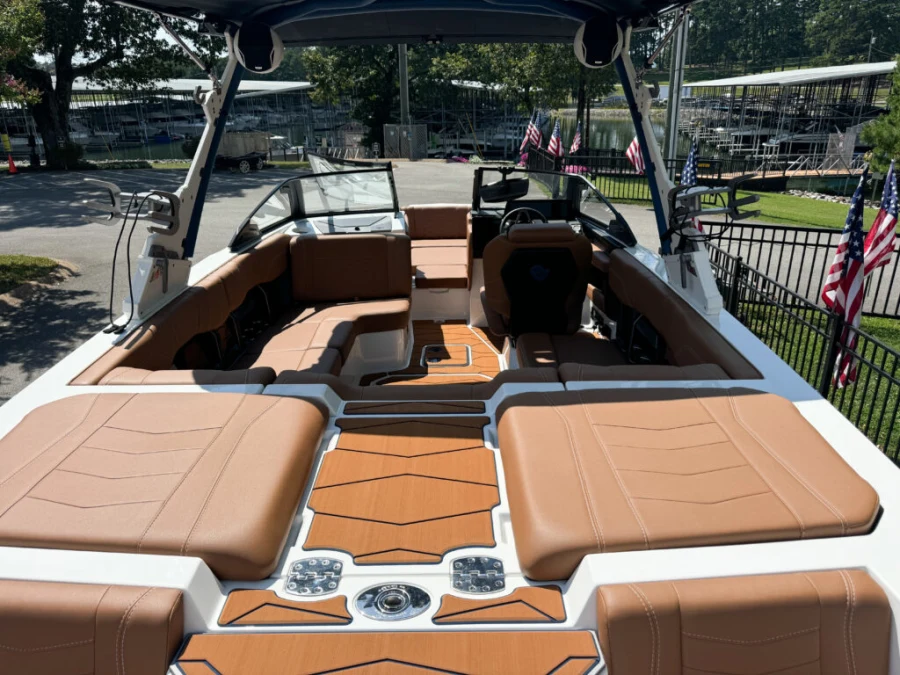 2025-malibu-wakesetter-22-mxz-137634-image18