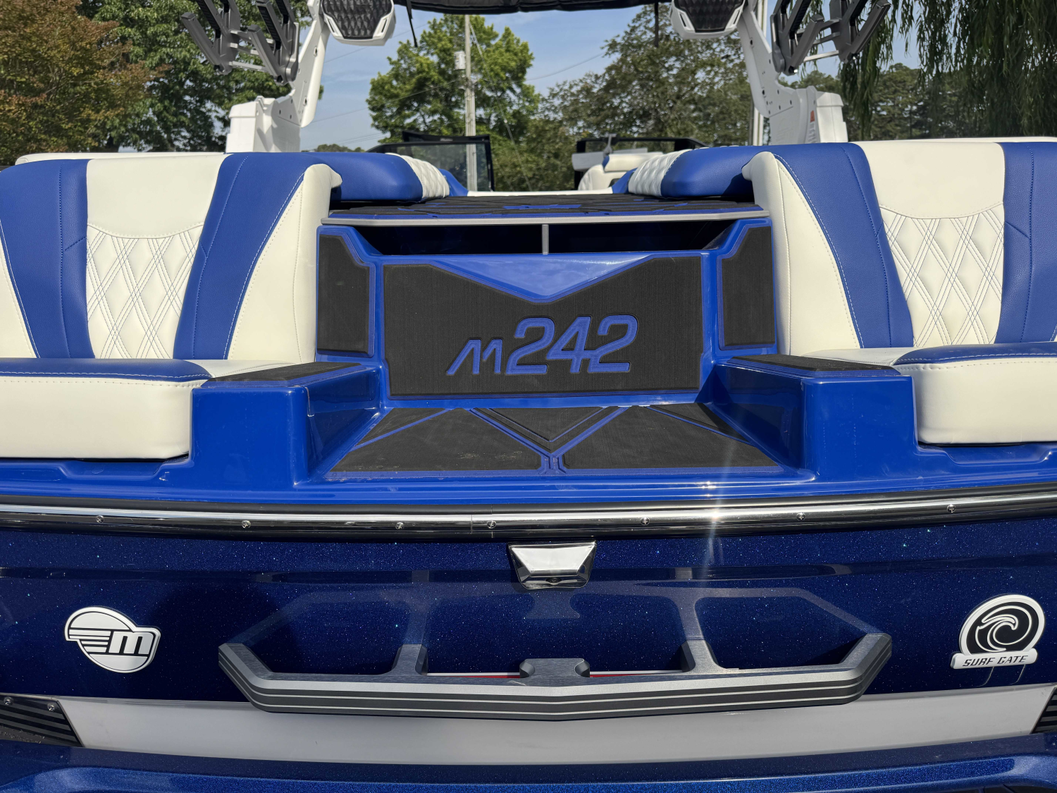 2025 MALIBU M242