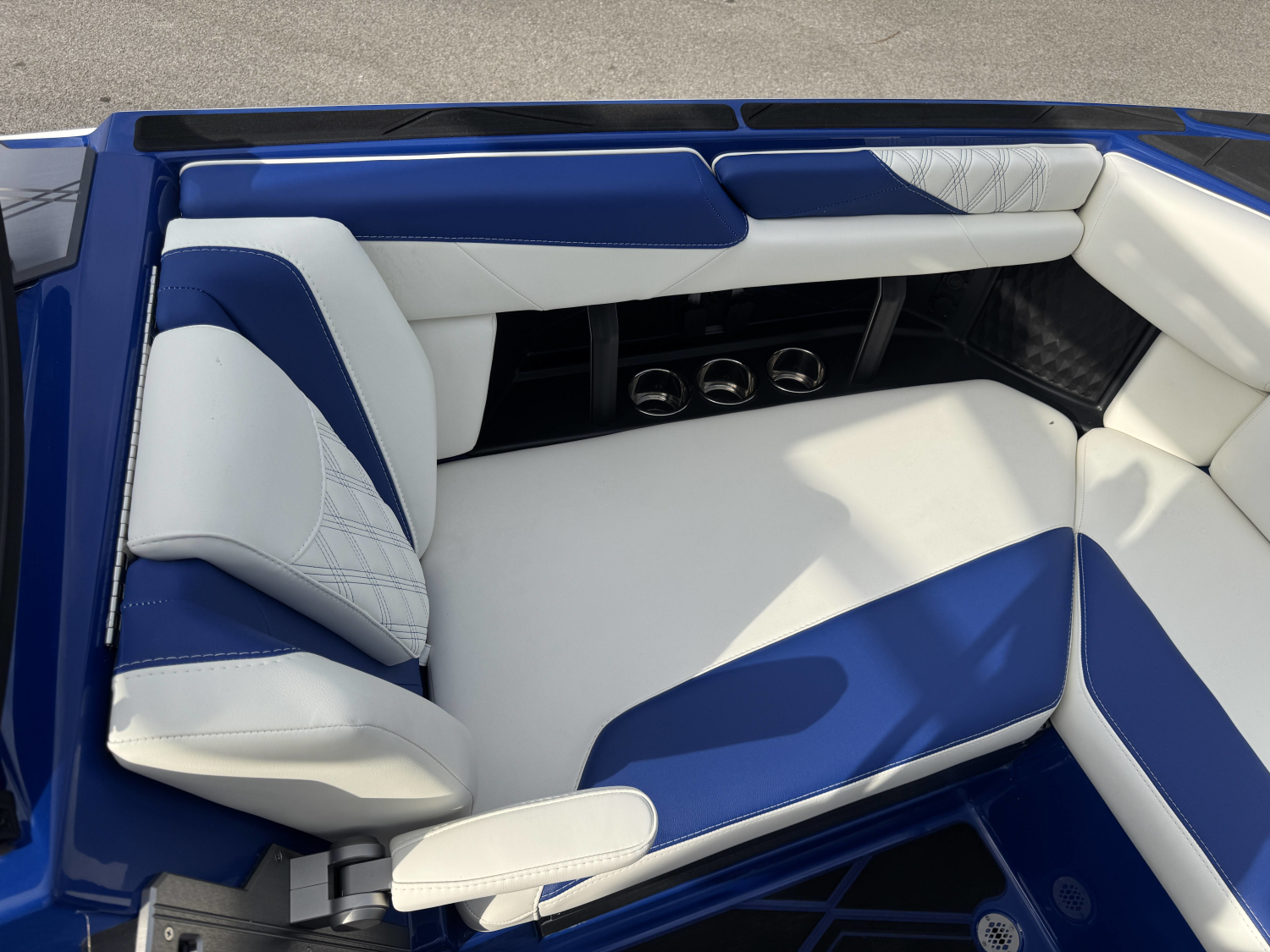 2025 MALIBU M242