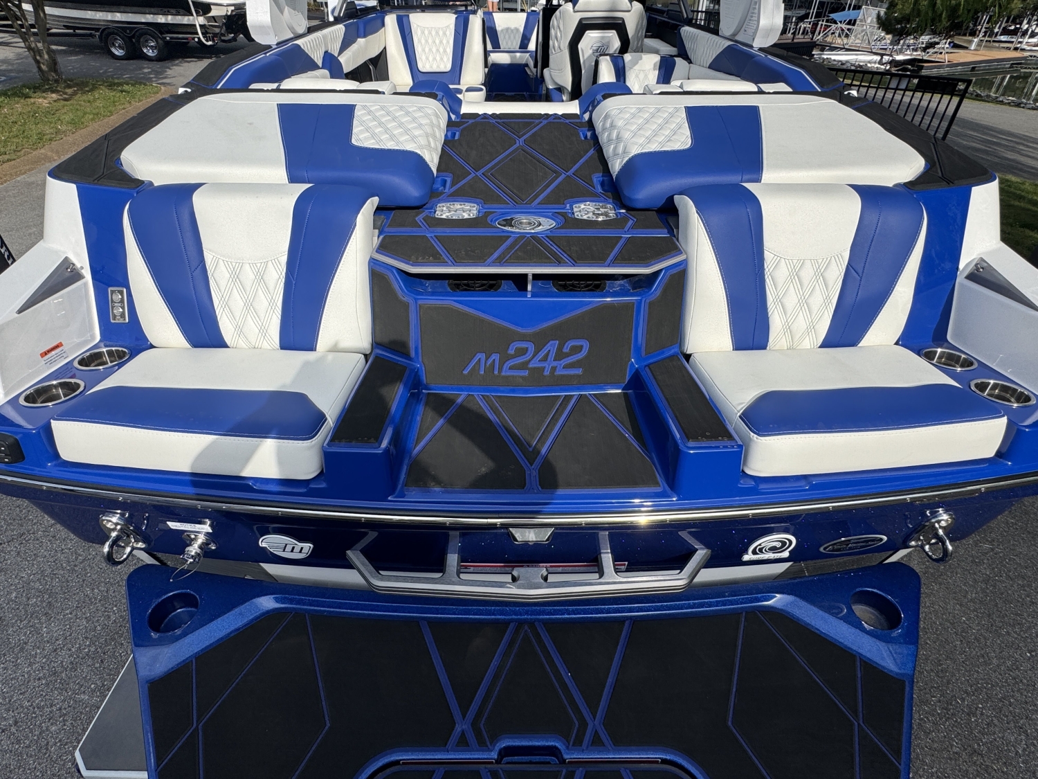 2025 MALIBU M242