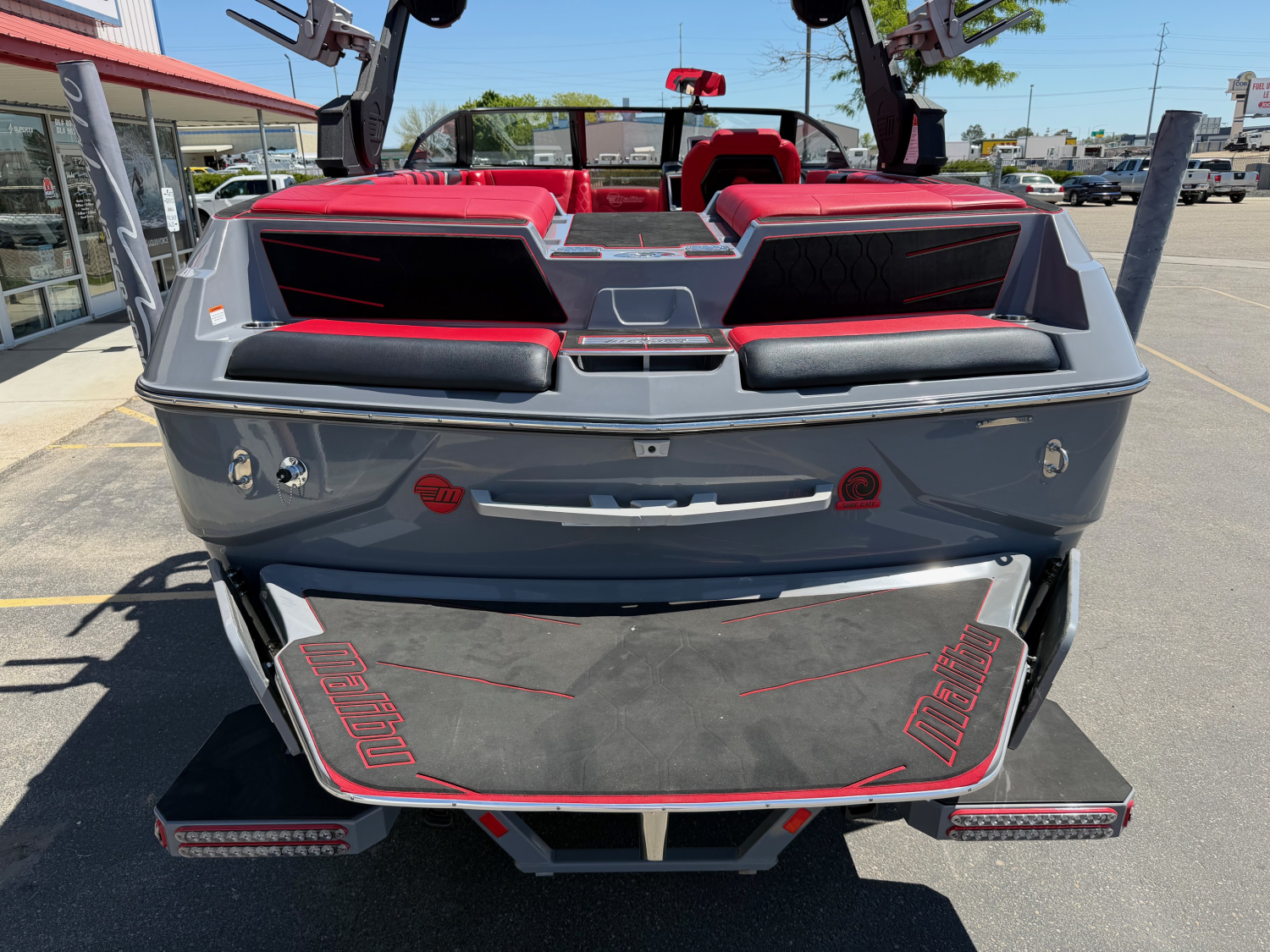 2023 Malibu M220