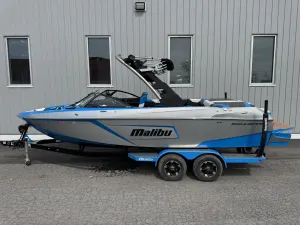 2019 Malibu Wakesetter Icon