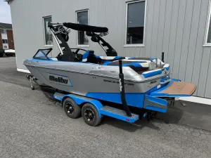 2019 Malibu Wakesetter Icon