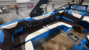 2019 Malibu Wakesetter Icon