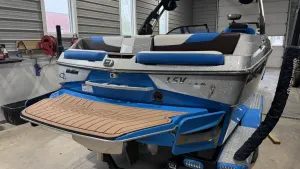 2019 Malibu Wakesetter Icon