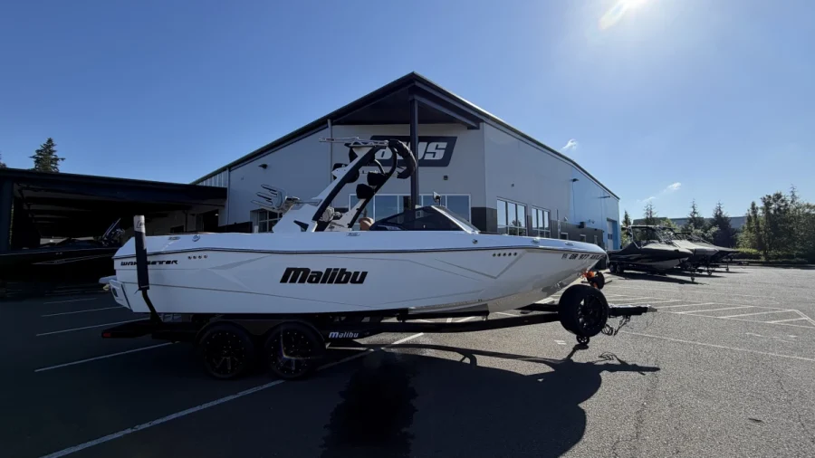 2024-malibu-wakesetter-23-lsv-137727-image1.webp