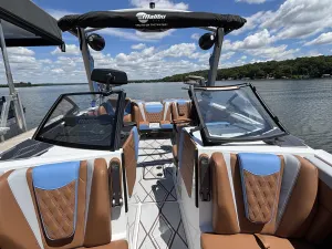 2026 Malibu M230 Icon