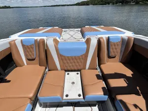 2026 Malibu M230 Icon