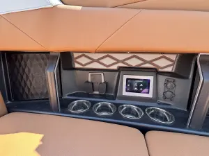 2026 Malibu M230 Icon