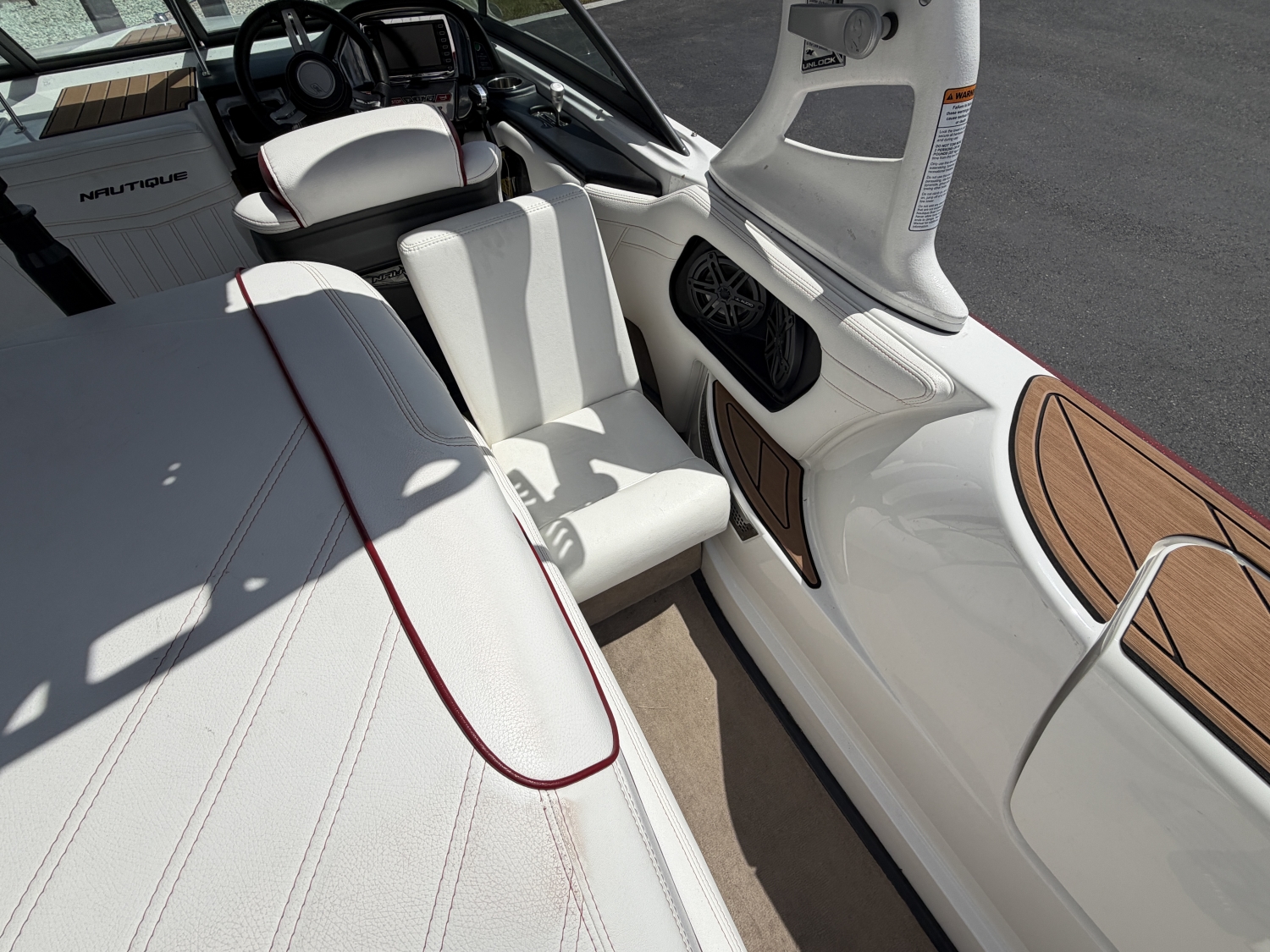 2017 Nautique 200