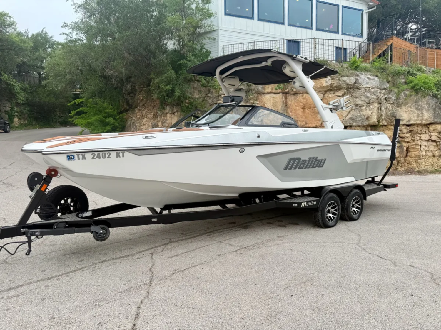 2023 Malibu 24 MXZ