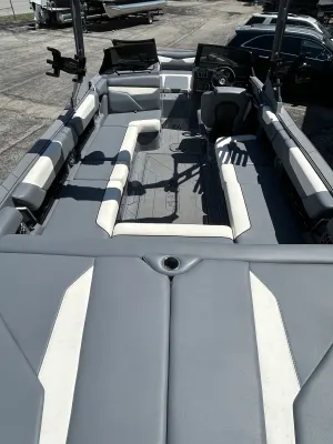 2023 Axis A24 Icon