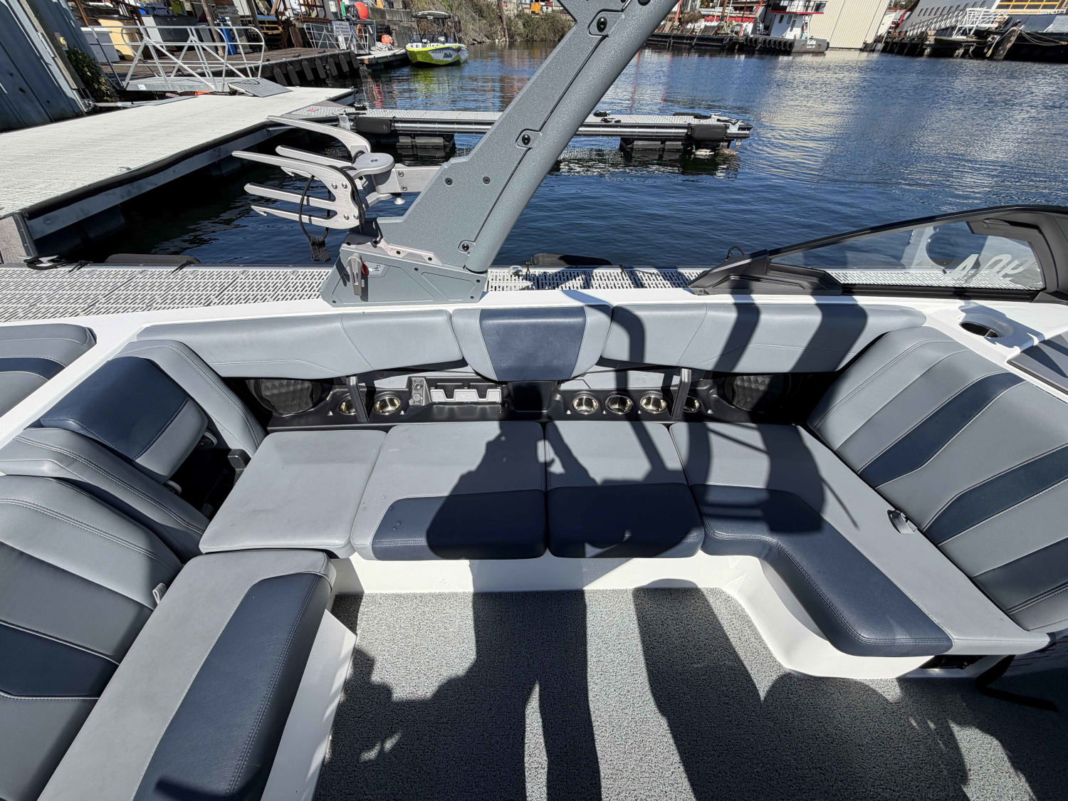 2025 Malibu 22 LSV