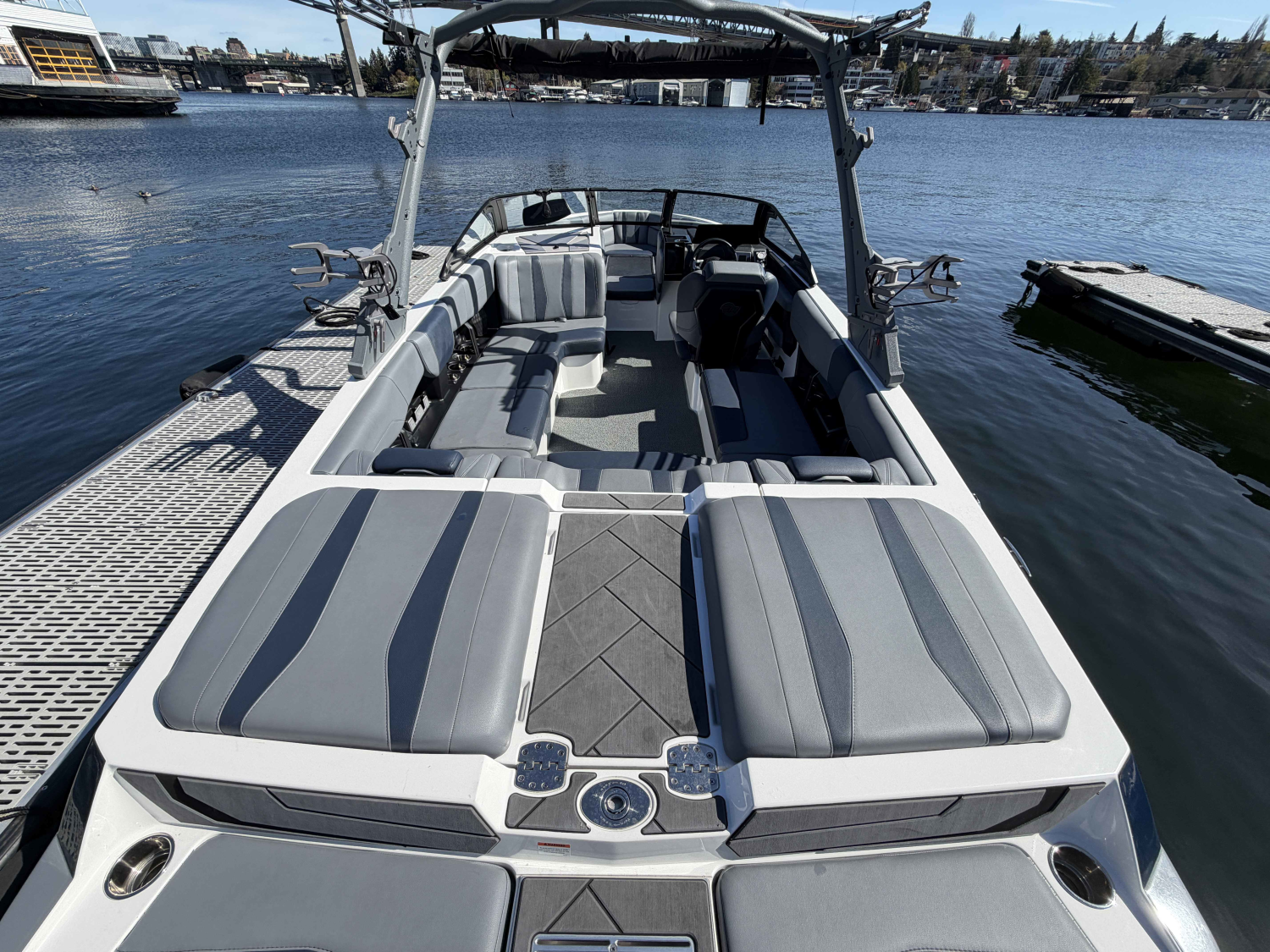 2025 Malibu 22 LSV