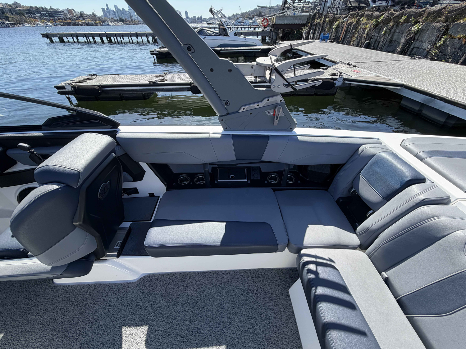 2025 Malibu 22 LSV